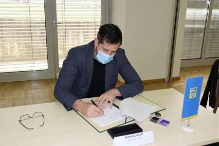 ŽUPANI 11 OBČIN PODPISALI KONZORCIJSKO POGODBO ZA IZVEDBO OPERACIJE »SMART Life« 10